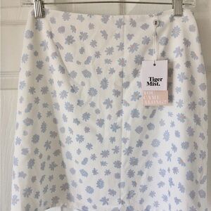 Tiger Mist Hostra White and Blue Floral Skirt | XS